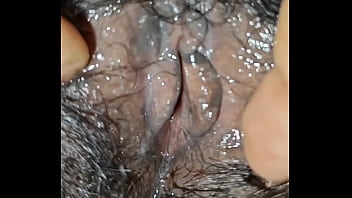 Desi temptress writhing in the sheets