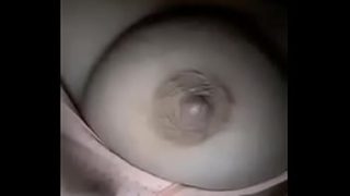 Desi babe flaunting her luscious tits