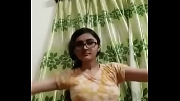 Desi hottie with irresistible curves