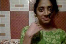 Bangladeshi beauty’s naughty nude selfie