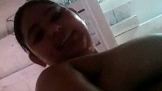 Bold Desi Babe Bares Her Backside in the Bathtub