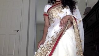 Sizzling Chennai MILF bares it all on cam in steamy Tamil sex show