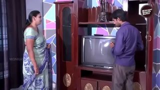 Sizzling Desi Aunty’s Steamy Affair with the Cable Guy