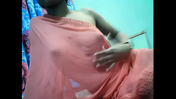 Sizzling Indian Webcam Babe’s Nude Tits Reveal