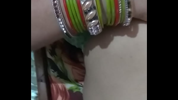 Sizzling Desi Aunty