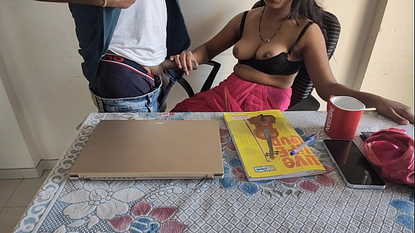 Desi Indian bhabhi gets pounded hard while working in the office
