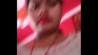 Sizzling Bhabhi Reveals Her Wet Pussy