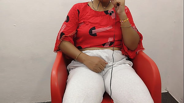 Tamil babe strips and strokes live on cam