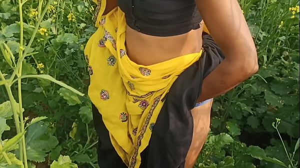 Horny husband fucks his wife hard in the mustard field, outdoor moaning in Hindi