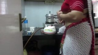 Leena Bhabhi’s Sizzling Navel: A Housewife’s Secret Desires