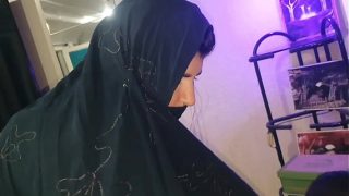 Desi refugee pays for asylum with tantric massage and hardcore sex at El Toro De Oro