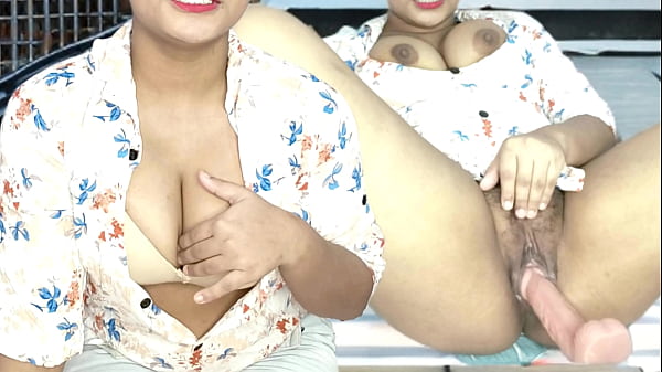 Big Ass Babe Urfi Unleashes a Pissing Squirting Sex Machine with Hindi Audio