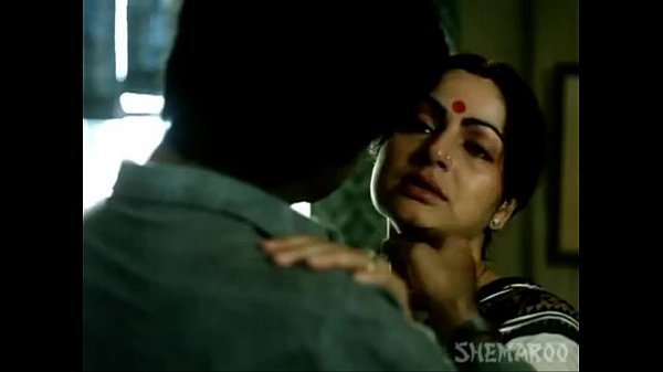 Rakhee’s Steamy Love Scene – Paroma’s Passionate Encounter in Classic Hindi Film