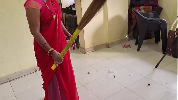Desi bhabhi gets down and dirty with her boss while cleaning the house