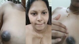 Hot Desi babe from Chennai squeezes her bare tits