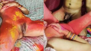 Husband’s Holi celebration turns steamy as he plays with his nude wife in a wild desi MMS