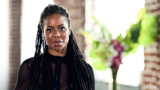 Seth’s Sizzling Sandwich: Kira Noir and Emily Willis Serve Up a Steamy Threesome