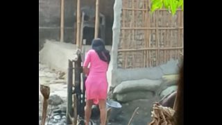 Desi bhabhi’s steamy bath time fantasy