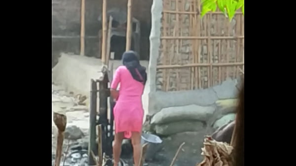 Desi bhabhi’s steamy bath time fantasy