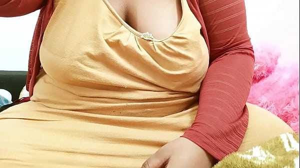 Curvy Bengali Bhabhi’s Luscious Melons