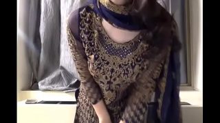 Hot Desi Babe’s Steamy Solo Selfie