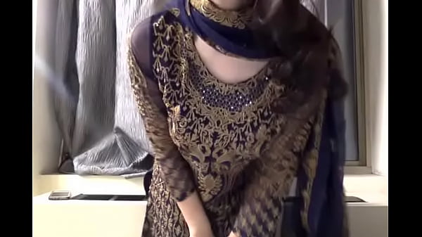 Hot Desi Babe’s Steamy Solo Selfie