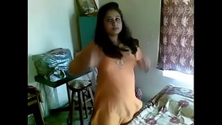 Naughty Indian Housewife Gets Nailed by Her Office Lover in Bed
