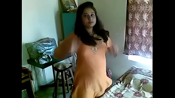 Naughty Indian Housewife Gets Nailed by Her Office Lover in Bed