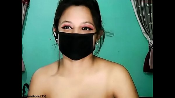 Desi Babe Gets Wet and Wild on Cam