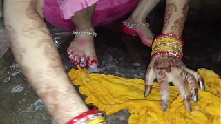 Piss-Soaked Bathroom Seduction: A Horny Hindi Bhabhi’s Dirty Desires