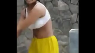 Sizzling Desi Temptress: Seductive Moves Unleashed