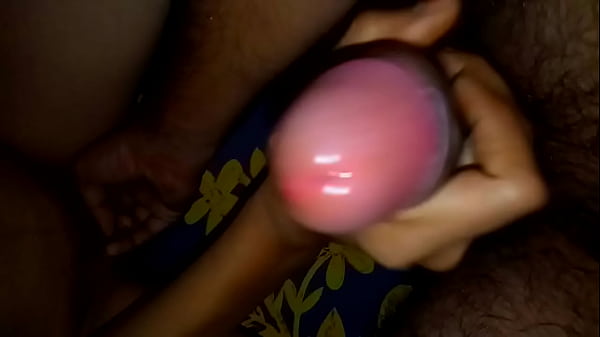 Desi babe gets handsy, fingering her dripping wet pussy