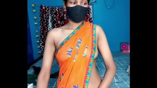 Desi babe’s steamy live sex show