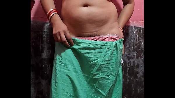 Desi wife shaves her dripping wet pussy clean