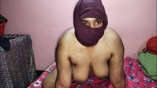 Make-up artist pounds his sexy Indian model client rough at home with dirty Hindi moans