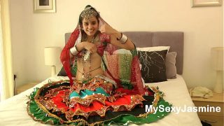 Sultry Jasmine Mathur’s Seductive Garba Moves
