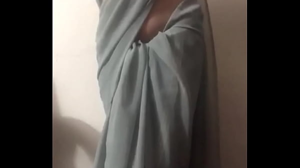 Sizzling Desi Bhabhi in Saree Craves a Wild Ride