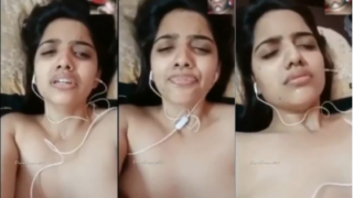 Chennai chick strips bare and fingers herself live on cam
