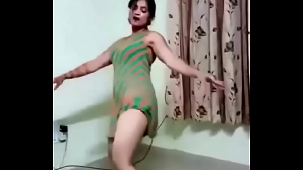 Hot Desi Babe Swaying Her Hips