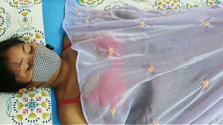 Desi housewife gets nasty with the neighbor while her husband’s away