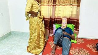 Desi Bhabhi in Saree Gets Hot and Heavy with Hubby