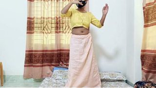 Desi babe’s sizzling nude dance moves for a wild, erotic show