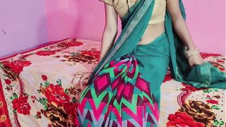 Hot sister-in-law looks stunning in that saree, makes me want to take her right now