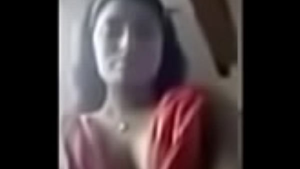 Tits out for the desi dames