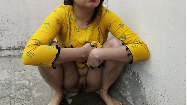 Maid’s Dirty Talk: Boss, Pay Me More and I’ll Do Anything, Even Pissing Outdoors in XXX HD
