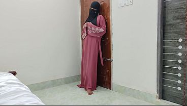 Shy Indian hijabi girlfriend gets pounded hard for the first time, moaning loud