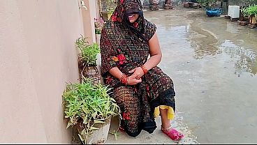 Bhabhi got fucked in the garden, her pussy dripping wet
