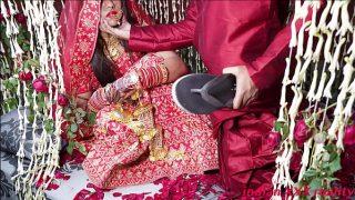 Desi shaadi ke baad honeymoon mein chudai ka maza XXX Hindi mein.