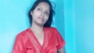 Indian slut using a tiny vibrator to get herself off
