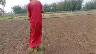 Slutty bhabhi takes her neighbor’s hard cock in the farm fields – Desi fucking